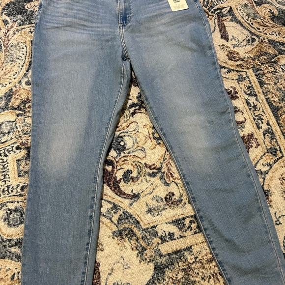 Levi’s Signature Mid Rise Skinny Jeans - Picture 4 of 10
